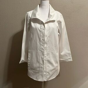 Raffinalla Women’s White Button Down Top